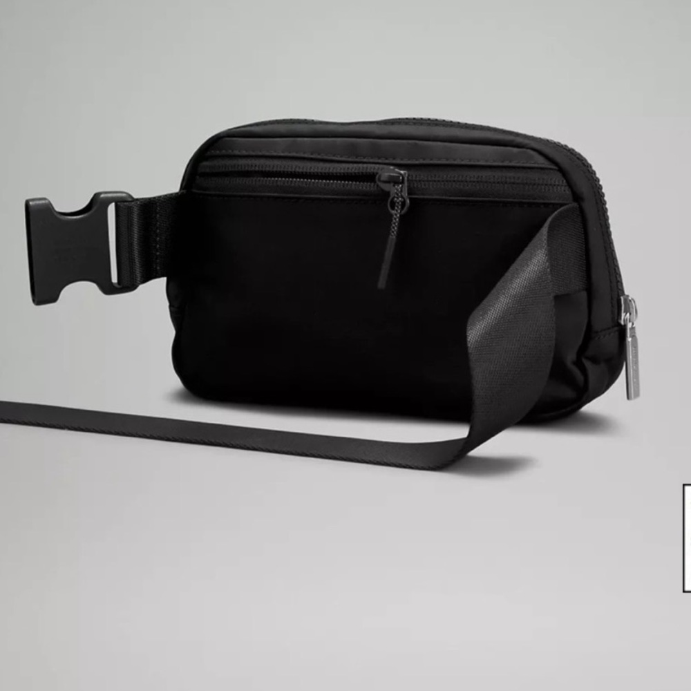 NWT BLACK Lululemon Everywhere Belt Bag - Picture 4 of 4